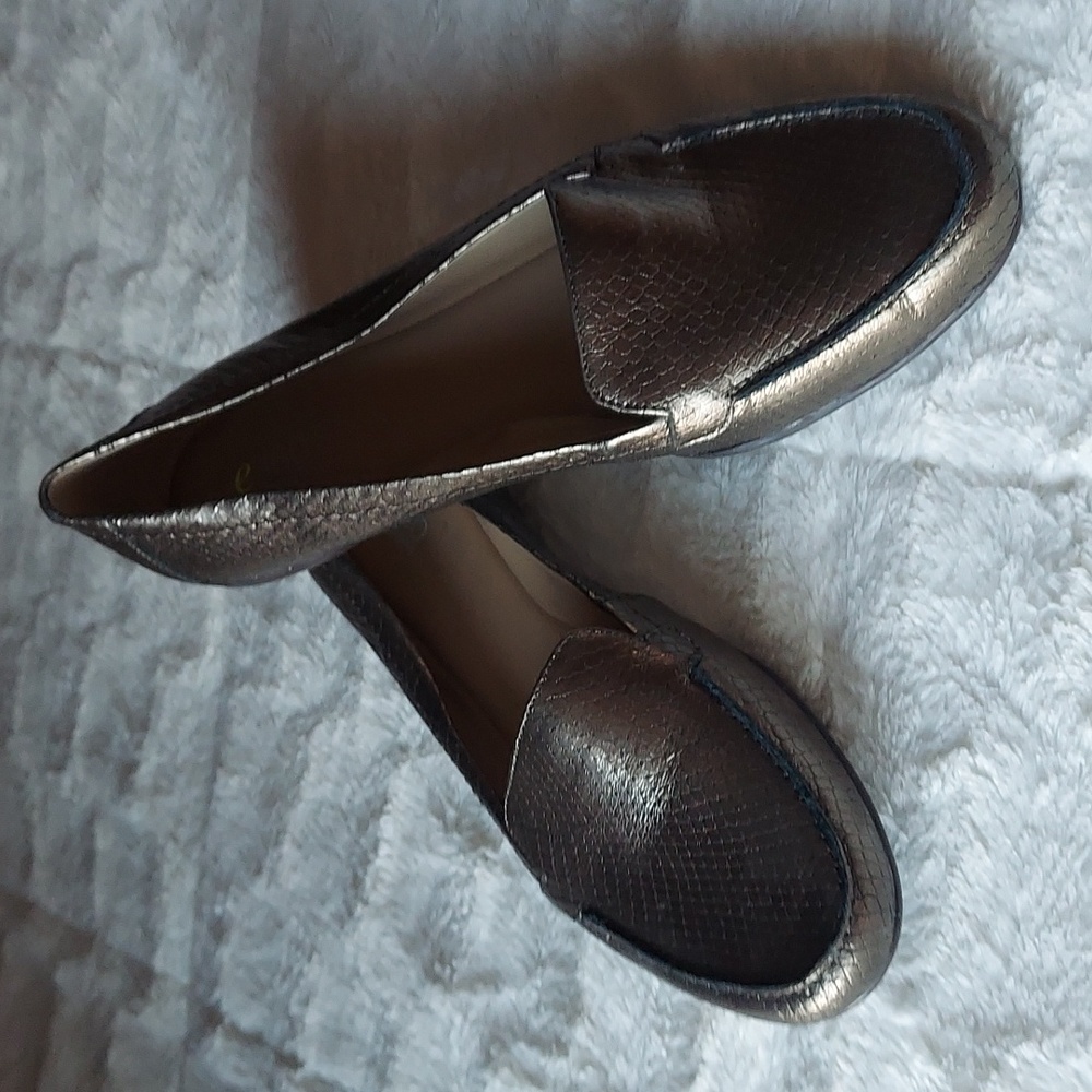 e360 leather metallic flat size 11 excellent condition